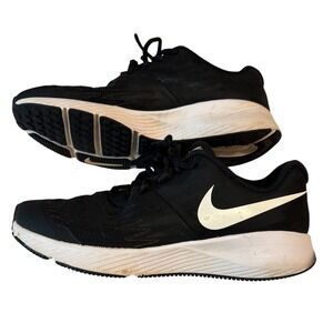 Nike Star Runner Kids Running‎ Shoes Black White Sneakers Lightweight Size 5Y
